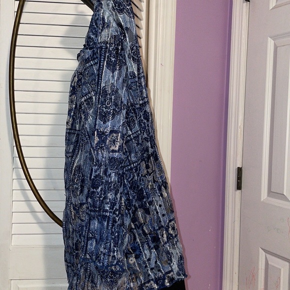 Blue/Gray Lace Blouse w/Built in Cami- Size 1X - Picture 8 of 12